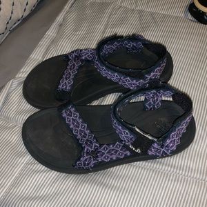 Tens Sandals